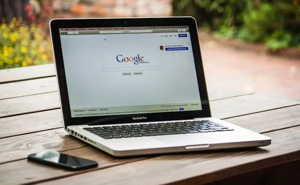 On-page SEO checklist including tag optimization, links, keyword density, and image optimization.